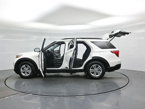 Certified 2022 Ford Explorer XLT image 37
