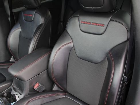 Used 2020 Jeep Cherokee Trailhawk w/ Trailer Tow Group image 29