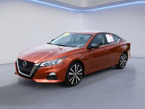 Used 2021 Nissan Altima 2.5 SR w/ SR Premium Package FWD image 2