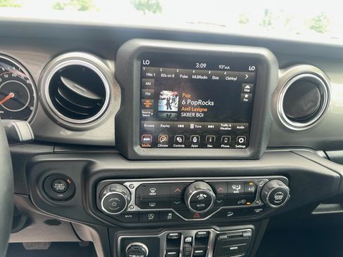 Used 2020 Jeep Wrangler Unlimited Sahara w/ Uconnect 4C Nav & Sound Group AWD/4WD image 22