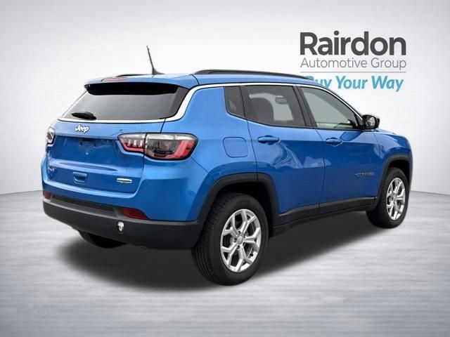 Used 2024 Jeep Compass Latitude AWD/4WD image 7