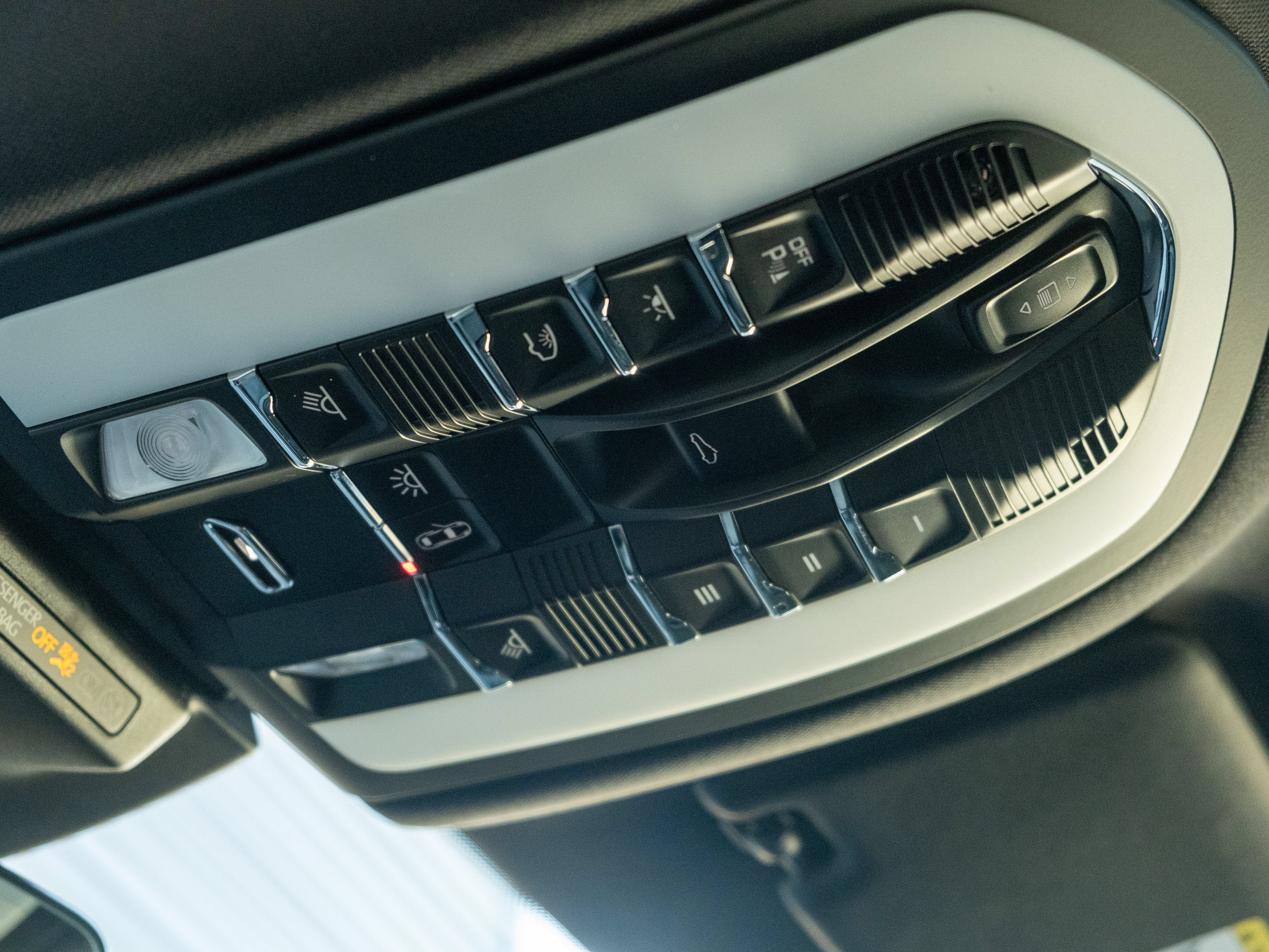 Certified 2026 Porsche Macan AWD/4WD image 35