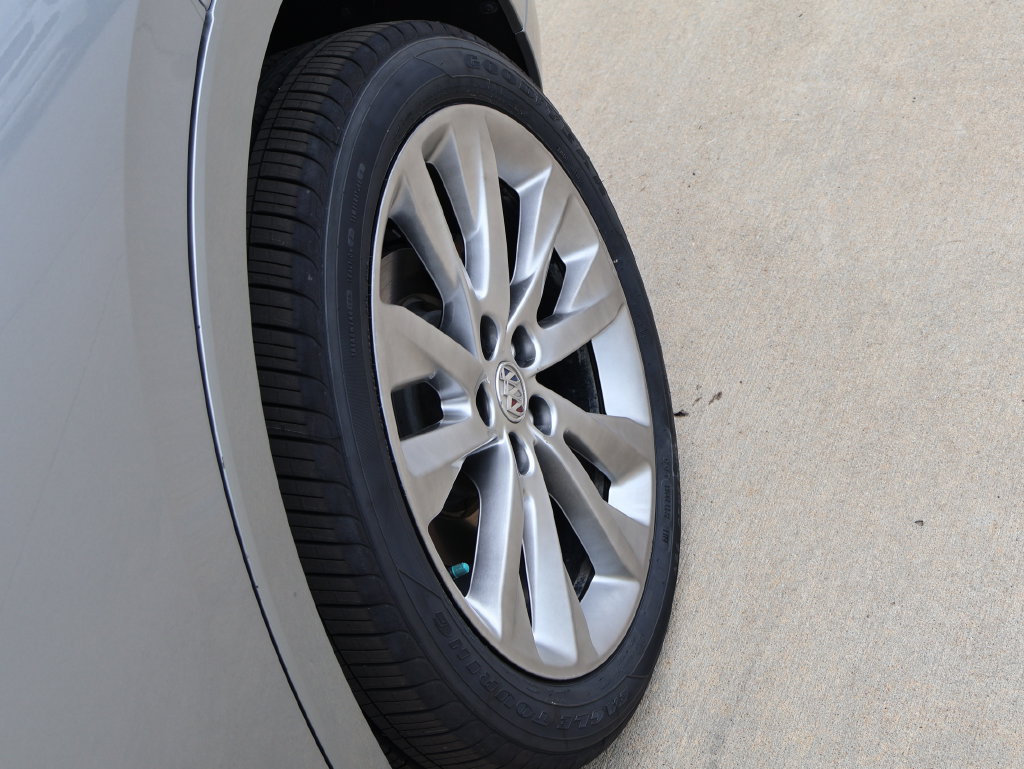 Used 2023 Buick Envision Avenir FWD image 38