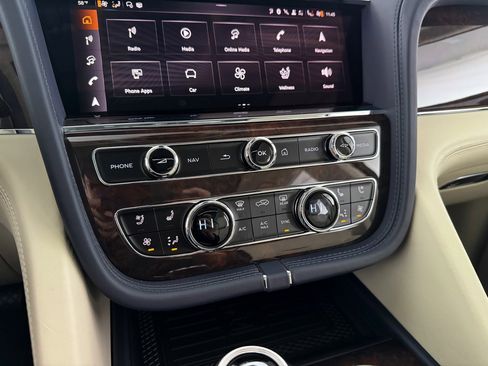 New 2025 Bentley Bentayga image 22