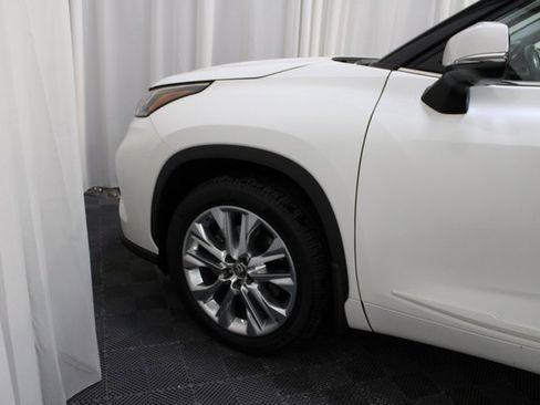 Used 2020 Toyota Highlander Limited image 9