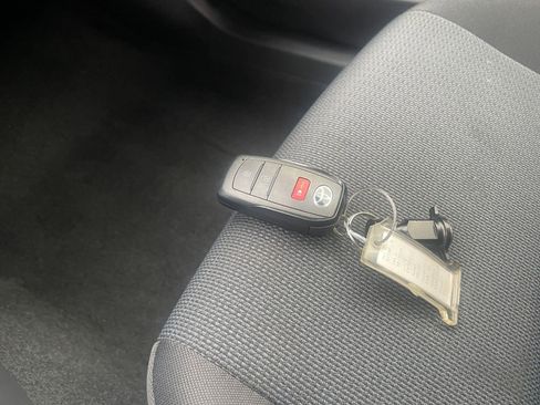 Used 2025 Toyota Prius LE image 22