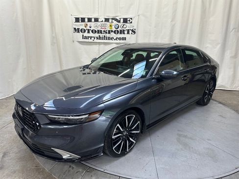 Used 2023 Honda Accord Hybrid Touring image 3