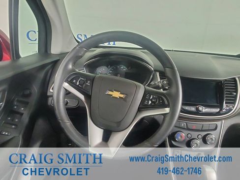 Used 2019 Chevrolet Trax LT w/ LT Convenience Package AWD/4WD image 18