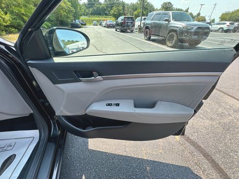 Used 2018 Hyundai Elantra Value Edition FWD image 35