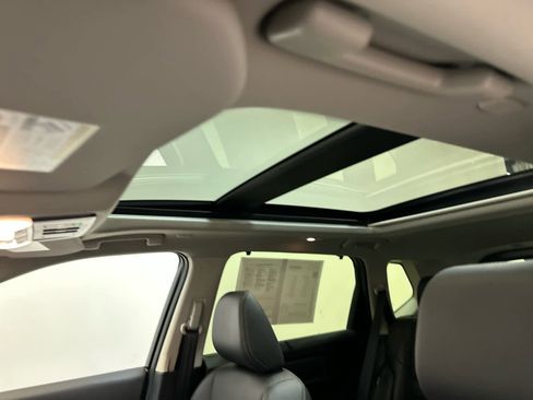 Certified 2025 Nissan Rogue SL w/ Tech Package AWD/4WD image 5