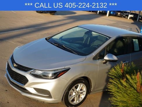 Used 2018 Chevrolet Cruze LT image 15
