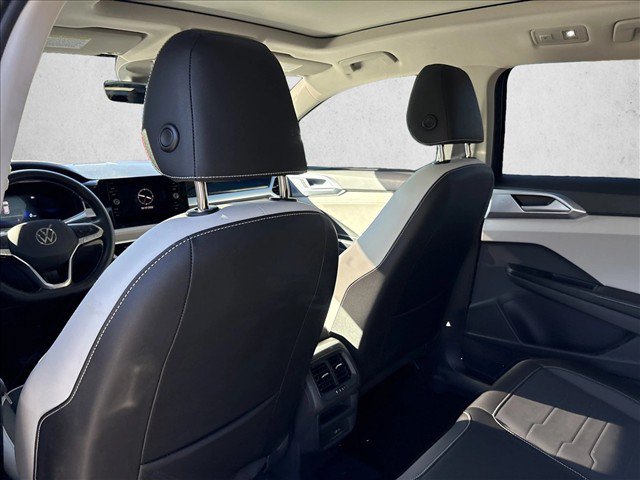 Used 2025 Volkswagen Taos SE FWD image 21