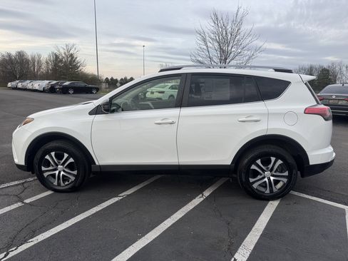Used 2017 Toyota RAV4 LE w/ Carpet Mat Package image 12
