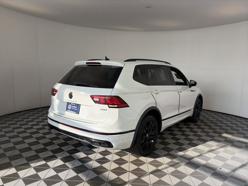 Used 2022 Volkswagen Tiguan SE R-Line AWD/4WD image 10
