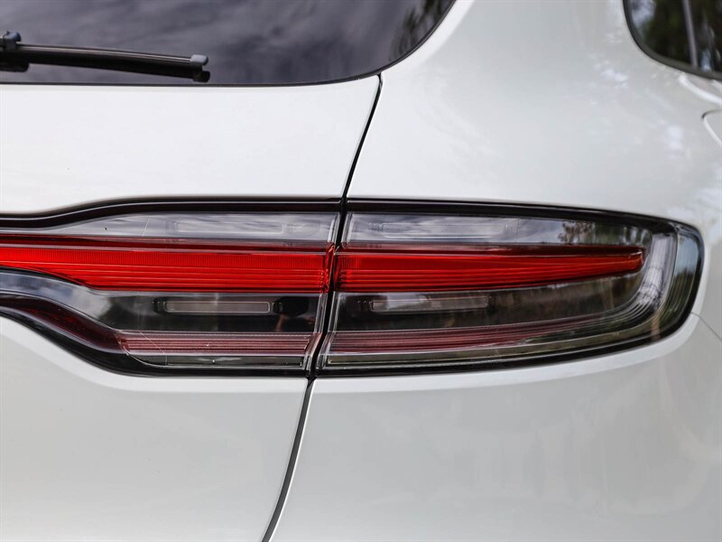 Used 2020 Porsche Macan AWD/4WD image 16