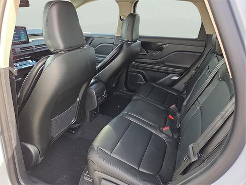 New 2026 Lincoln Corsair Premiere image 9