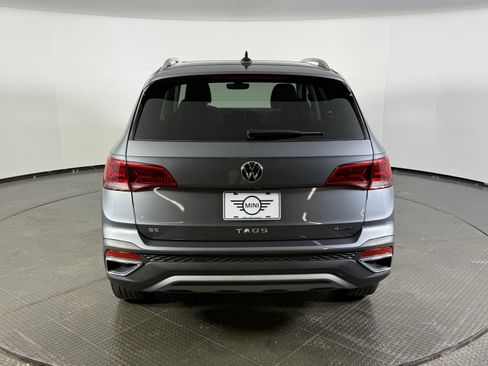 Used 2024 Volkswagen Taos SE w/ Panoramic Sunroof Package image 5