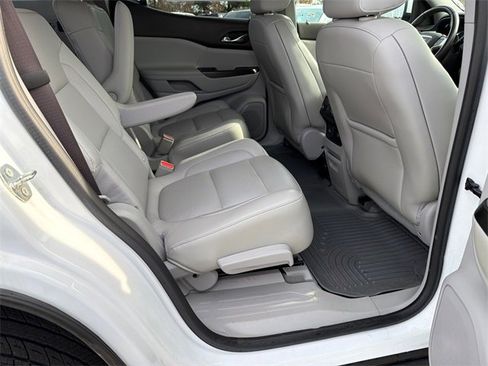 Used 2017 GMC Acadia SLT image 15