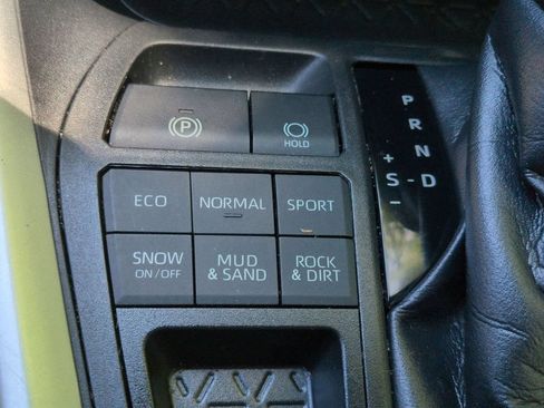 Used 2020 Toyota RAV4 XLE w/ Convenience Package AWD/4WD image 22