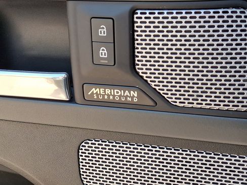 Used 2023 Land Rover Defender 130 X-Dynamic SE image 23