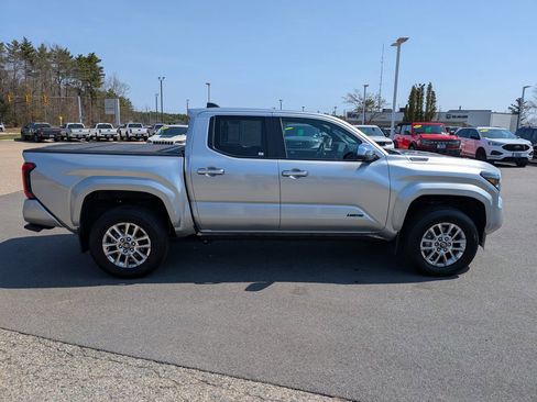 Used 2024 Toyota Tacoma Limited AWD/4WD image 7