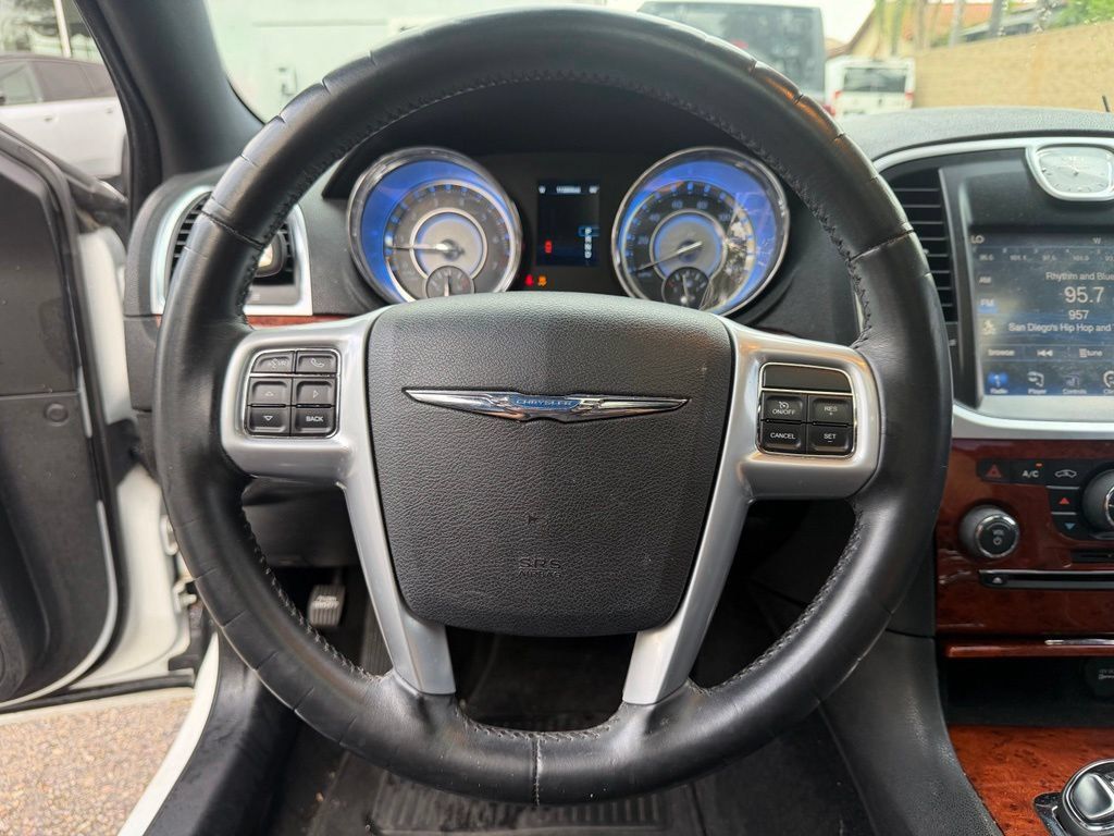 Used 2013 Chrysler 300 RWD image 26