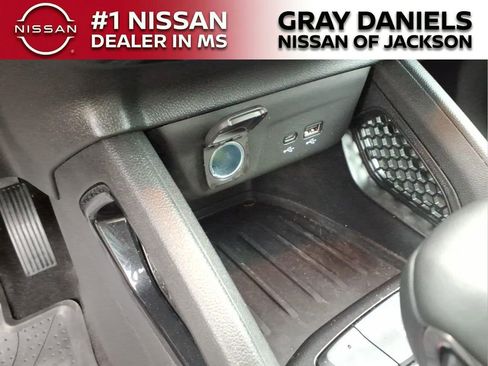 Used 2024 Chevrolet TrailBlazer LT w/ LT Cold Weather Package FWD image 18