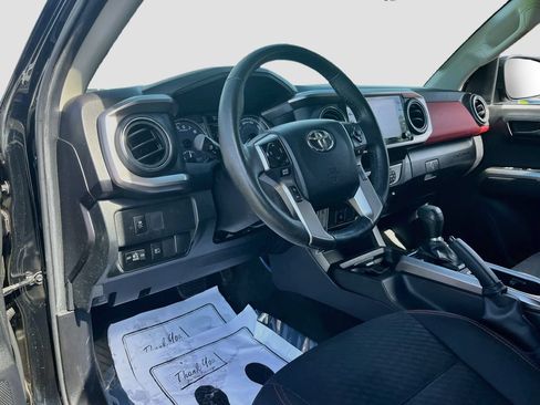 Used 2022 Toyota Tacoma SR5 RWD image 9