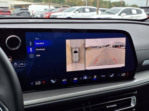 Used 2024 Chevrolet Traverse LT w/ Midnight/Sport Edition image 5