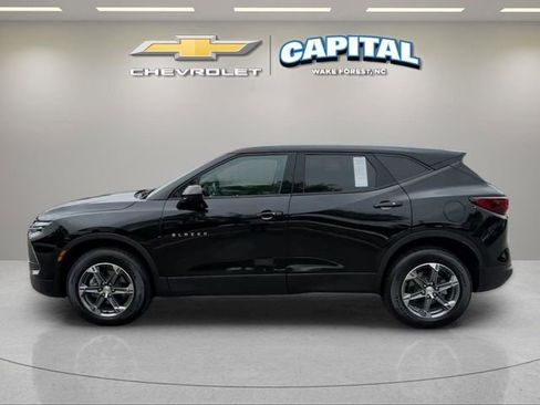 Used 2025 Chevrolet Blazer LT AWD/4WD image 2