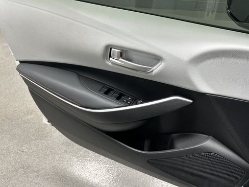 Used 2025 Toyota Corolla SE w/ Convenience Package FWD image 14