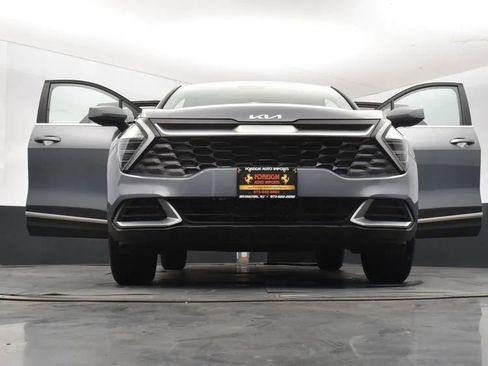 Used 2025 Kia Sportage LX image 11