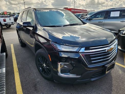 Used 2023 Chevrolet Traverse LT FWD image 1