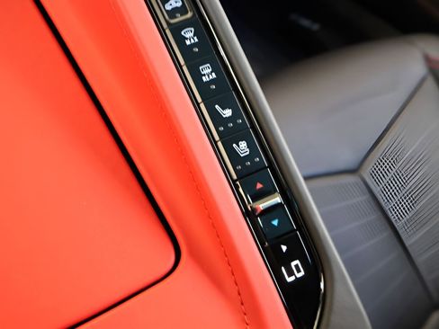 Used 2020 Chevrolet Corvette Stingray Premium Cpe w/ 3LT Preferred Equipment Group image 27