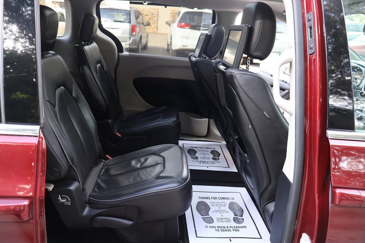 Used 2018 Chrysler Pacifica Limited FWD image 26
