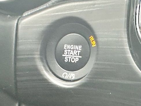 Used 2020 Jeep Grand Cherokee Altitude image 16