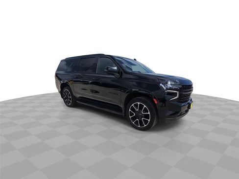 Used 2023 Chevrolet Suburban RST w/ Luxury Package AWD/4WD image 2