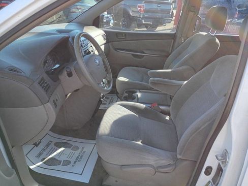 Used 2006 Toyota Sienna CE image 9
