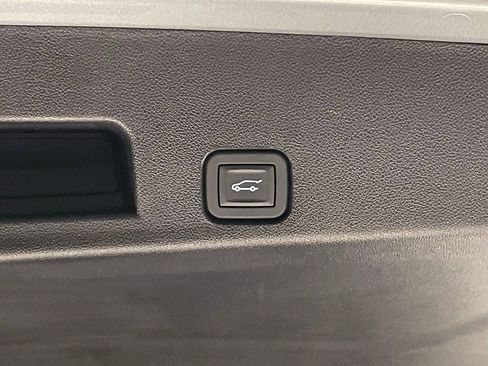 Used 2025 GMC Acadia Elevation image 13