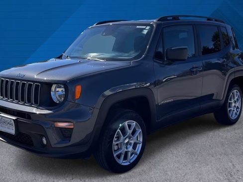 Used 2022 Jeep Renegade Latitude w/ Convenience Group image 3