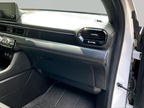 Used 2025 Honda Pilot Sport image 19