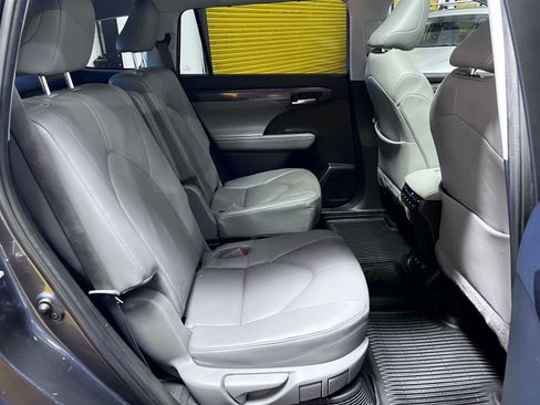 Used 2020 Toyota Highlander Limited Platinum image 17