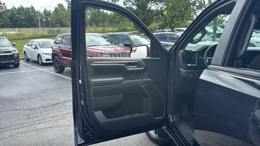 Used 2023 Chevrolet Silverado 1500 LT AWD/4WD image 17