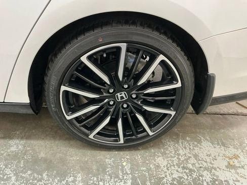 Used 2023 Honda Accord Touring image 10