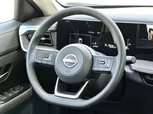 Used 2025 Nissan Kicks SV image 27