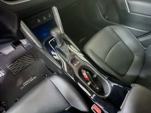 Used 2023 Toyota Corolla Cross XLE w/ Convenience Package FWD image 22