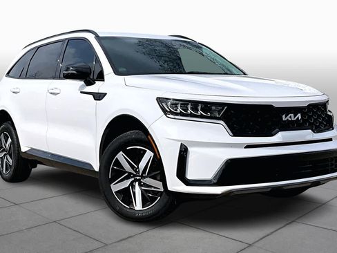 Used 2023 Kia Sorento S image 3