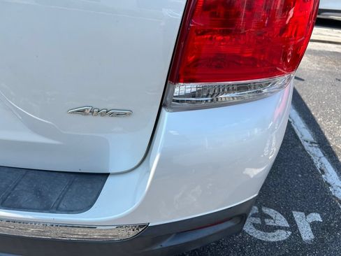Used 2012 Toyota Highlander Limited w/ Tow Pkg AWD/4WD image 8
