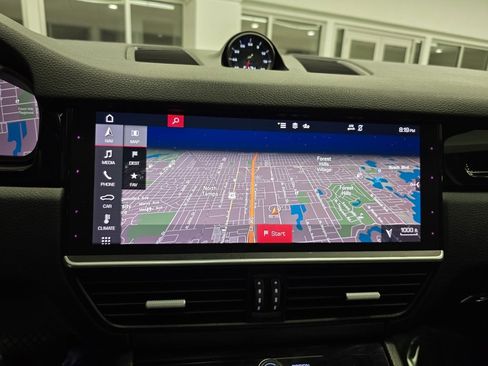 Used 2021 Porsche Cayenne Coupe image 23