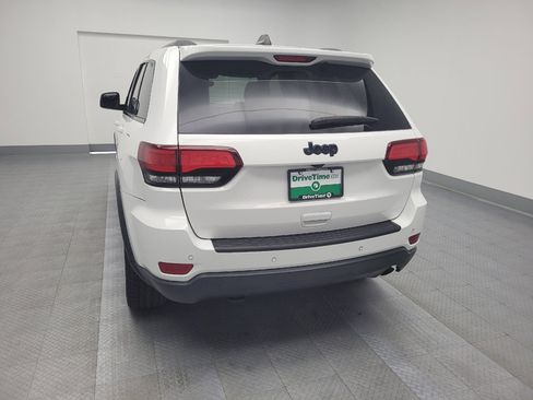 Used 2019 Jeep Grand Cherokee Laredo image 6